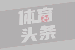 河南一景区有游客踩空被挂悬崖上